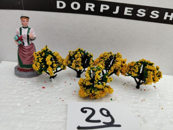 IMG20220528183542 Foto 29 Struikjes Groen/ Geel - Afbeelding 1