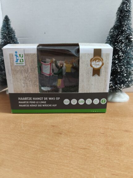 Intratuin Maartje hangt de was op