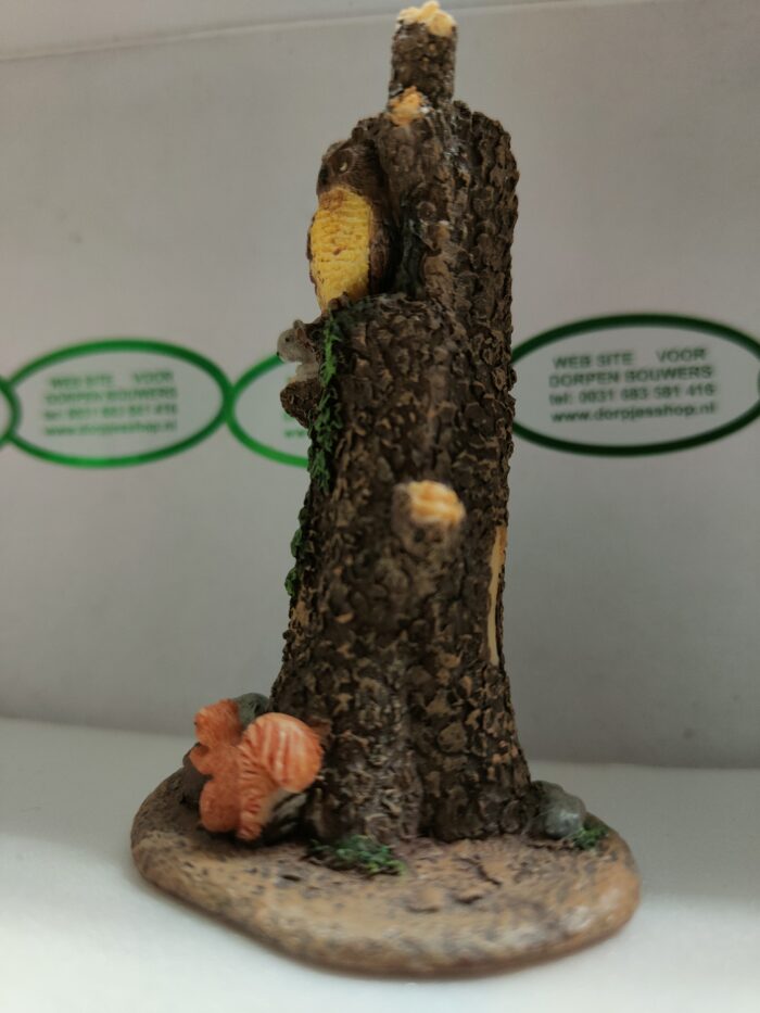 Owl in old tree - Afbeelding 2