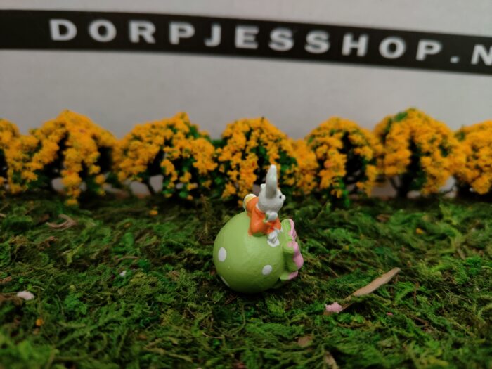 Konijn liggend op ei - Afbeelding 2