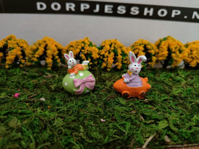 Set van 2 Konijn op ei en konijn in wortelwagen - Afbeelding 1