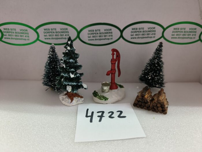 Foto 4722 Water pump, Tree and Firewood - Afbeelding 1