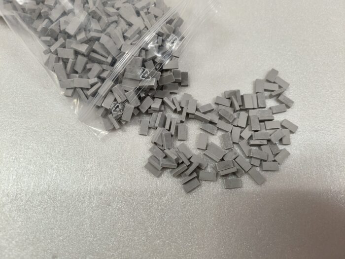 IMG20230724163702 Baksteen Licht grijs 1000 - Afbeelding 1