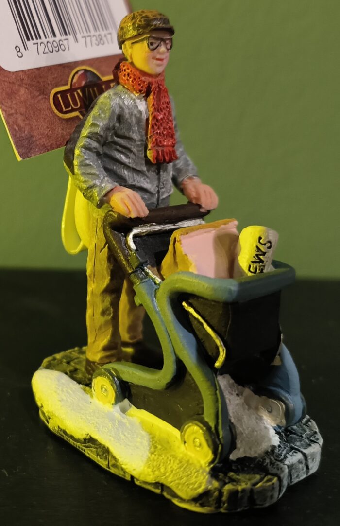 Old man with walker - Afbeelding 2