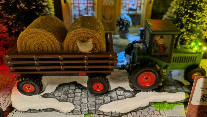 IMG20231215103850 Tractor with straw cart - Afbeelding 3