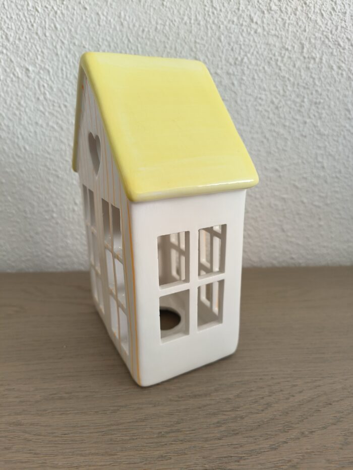 IMG20240302153309 Huis geel - Afbeelding 3