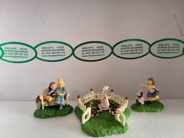 Relaxing In A Garden - Afbeelding 2