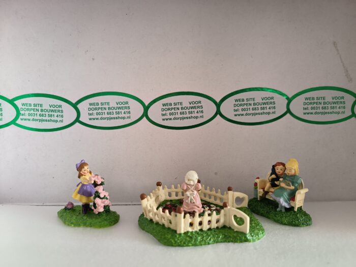 Relaxing In A Garden - Afbeelding 4