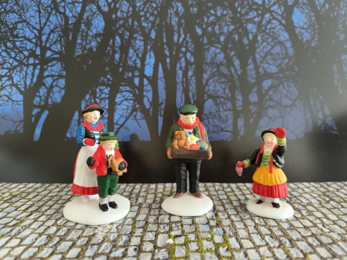 56162-2 The Toy Peddler - Afbeelding 1