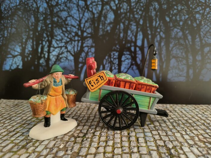 58149-2 Chelsea Market Fish Monger & Cart - Afbeelding 2
