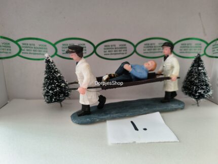 Gevallen schaatser op brancard