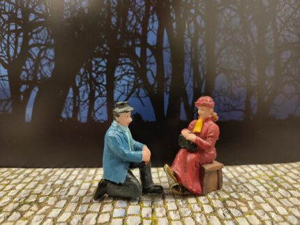 Man bindt schaatsen onder