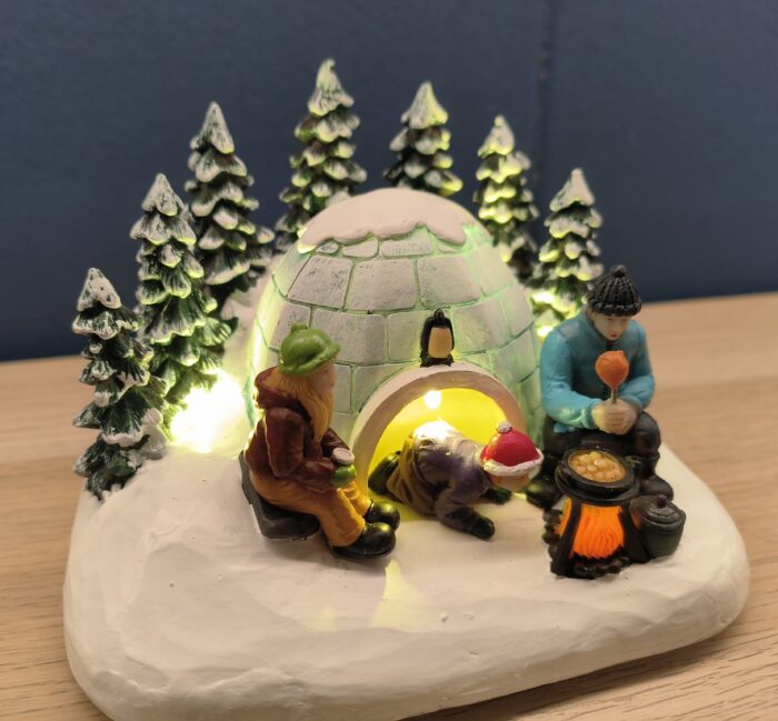 Family with Iglo Preparing Meal - Afbeelding 3