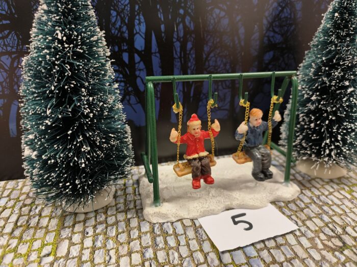 Intratuin Foto 5 Kinderen op schommel - Afbeelding 2