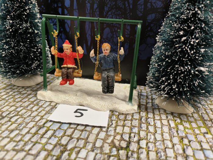 Intratuin Foto 5 Kinderen op schommel - Afbeelding 3