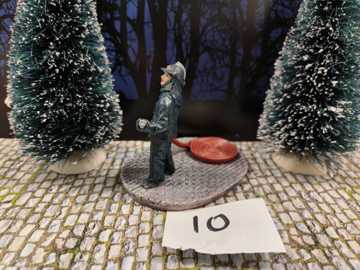 Intratuin Foto 10 Brandweerman met slang - Afbeelding 2