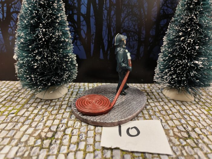 Intratuin Foto 10 Brandweerman met slang - Afbeelding 3