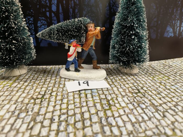 Intratuin Foto 19 Vader en kind met kerstboom - Afbeelding 2