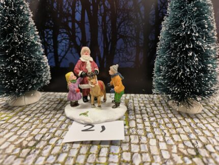 Intratuin Foto 21 Kerstman met hert en kinderen