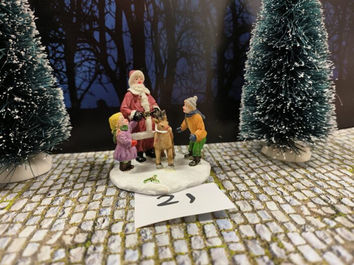 Intratuin Foto 21 Kerstman met hert en kinderen - Afbeelding 2