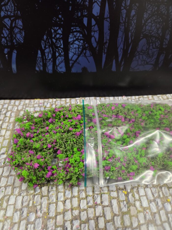 20250608_115021 Paars/Groen mosbedekker/klimplant - Afbeelding 1