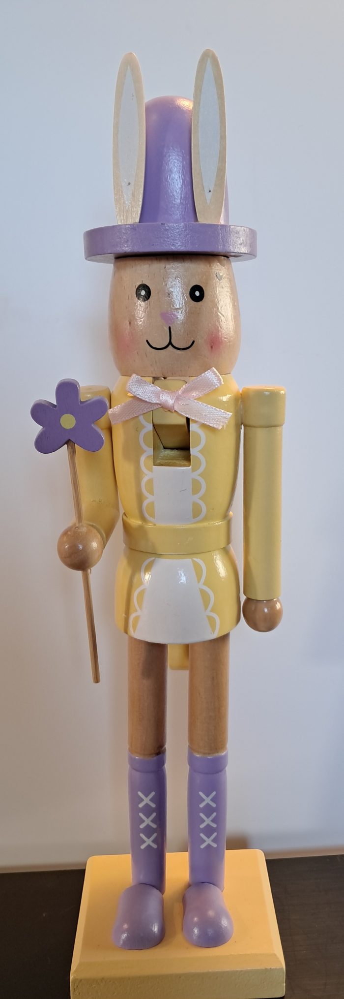 geel1 Paas notenkraker geel - Afbeelding 1