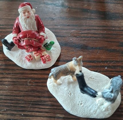 Luville Dogs Teasing Santa.*