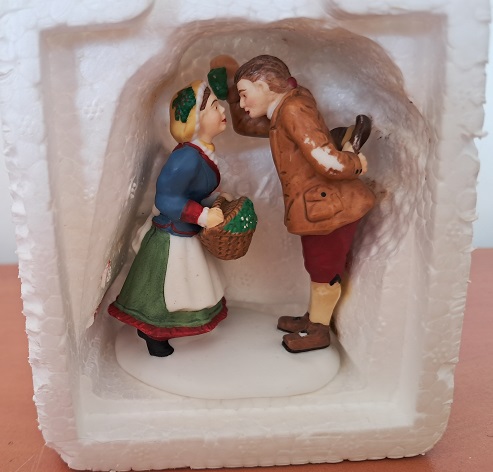 dept 56631a2 Dept56 Under The Mistletoe.* - Afbeelding 1