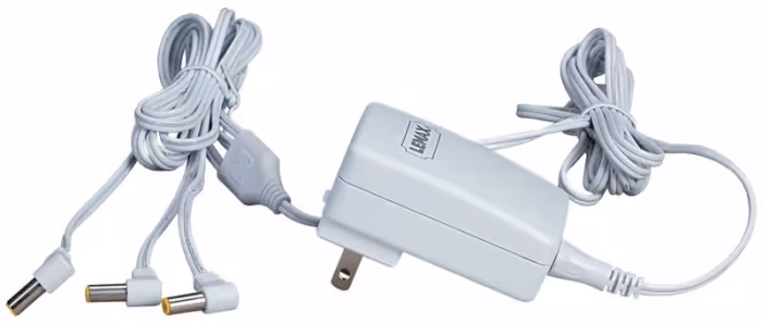 64517 Lemax Power Adapter E.U., 4.5V White 100V,3 output.* - Afbeelding 1