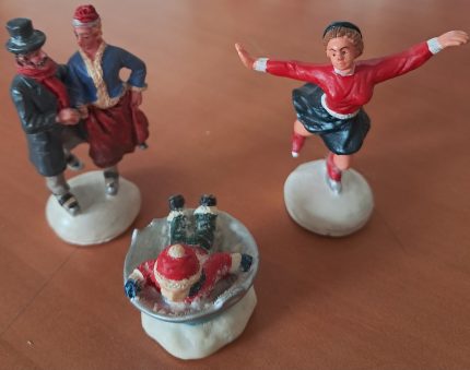 Lemax Figuurtjes,set of 3. D104.*