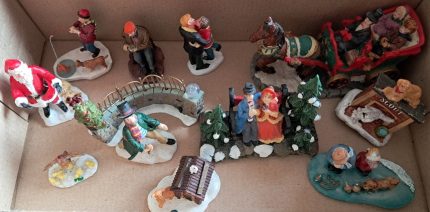 12 Ass Figuren Div Merken.*