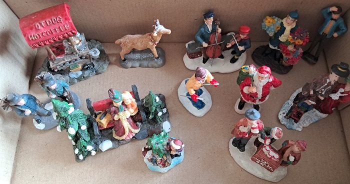 12006a 12 Ass Figuurtjes Div Merken.* - Afbeelding 1